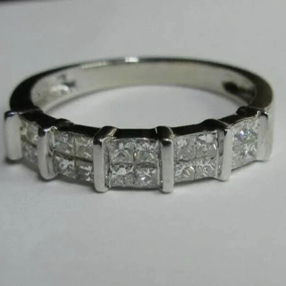 14k White Gold with Diamonds Ring - Picture 3 of 6
